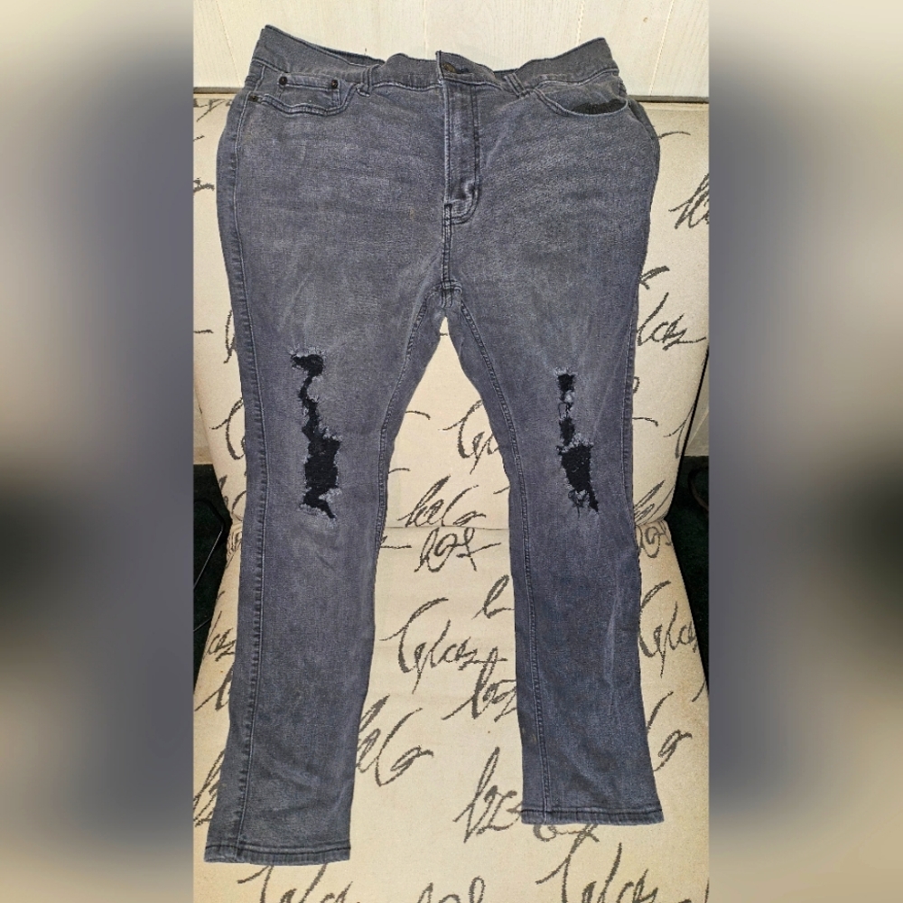 Men's Hollister skinny jeans in size 34 / 32, light black wash.